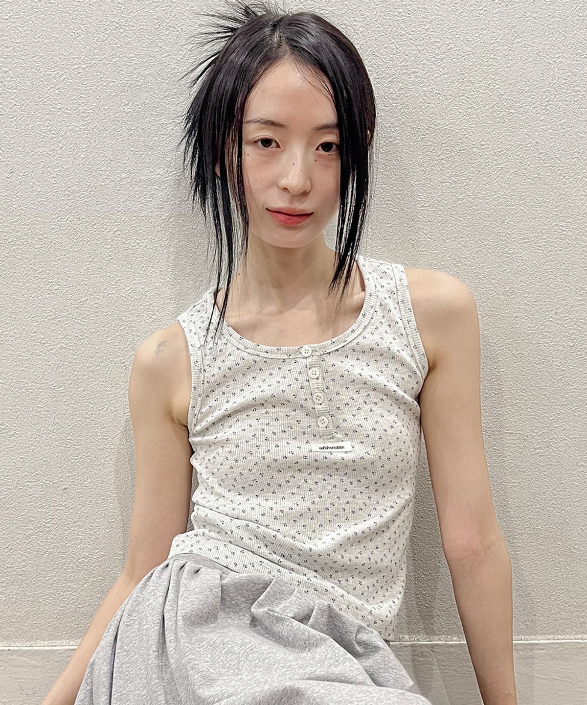 오피쉬(OAFISH) FLOWER HENLEYNECK SLEEVELESS, IVORY