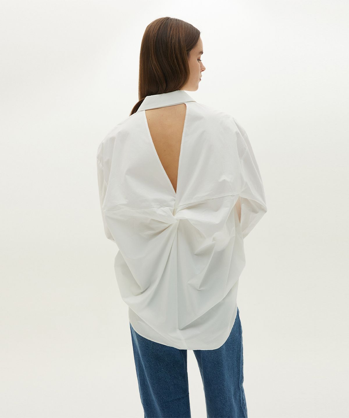 므아므(MMAM) Cutout back twist shirt
