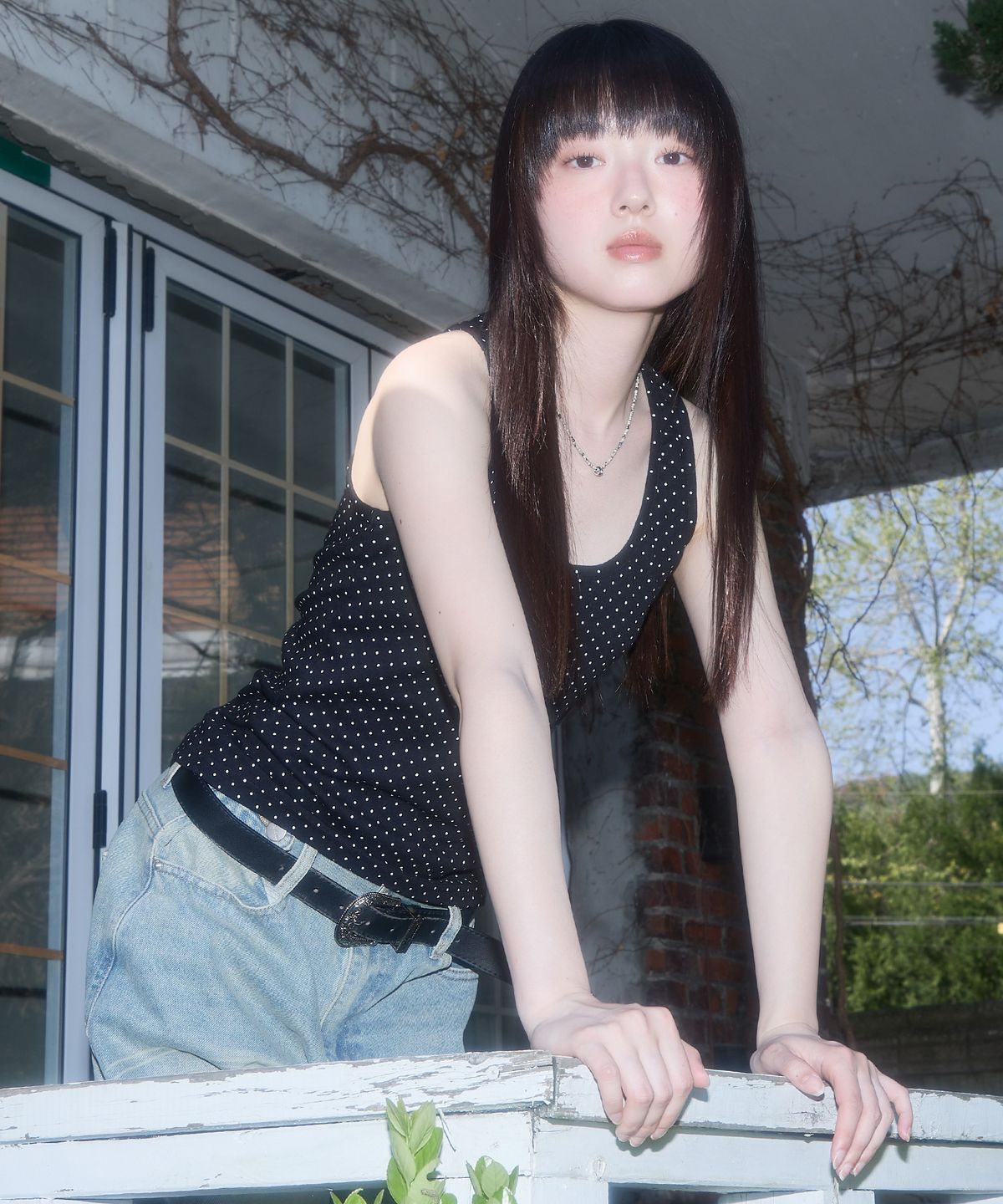 팬시클럽(FANCY CLUB) 도트 버튼 슬리브리스 (BLACK) F25QB130