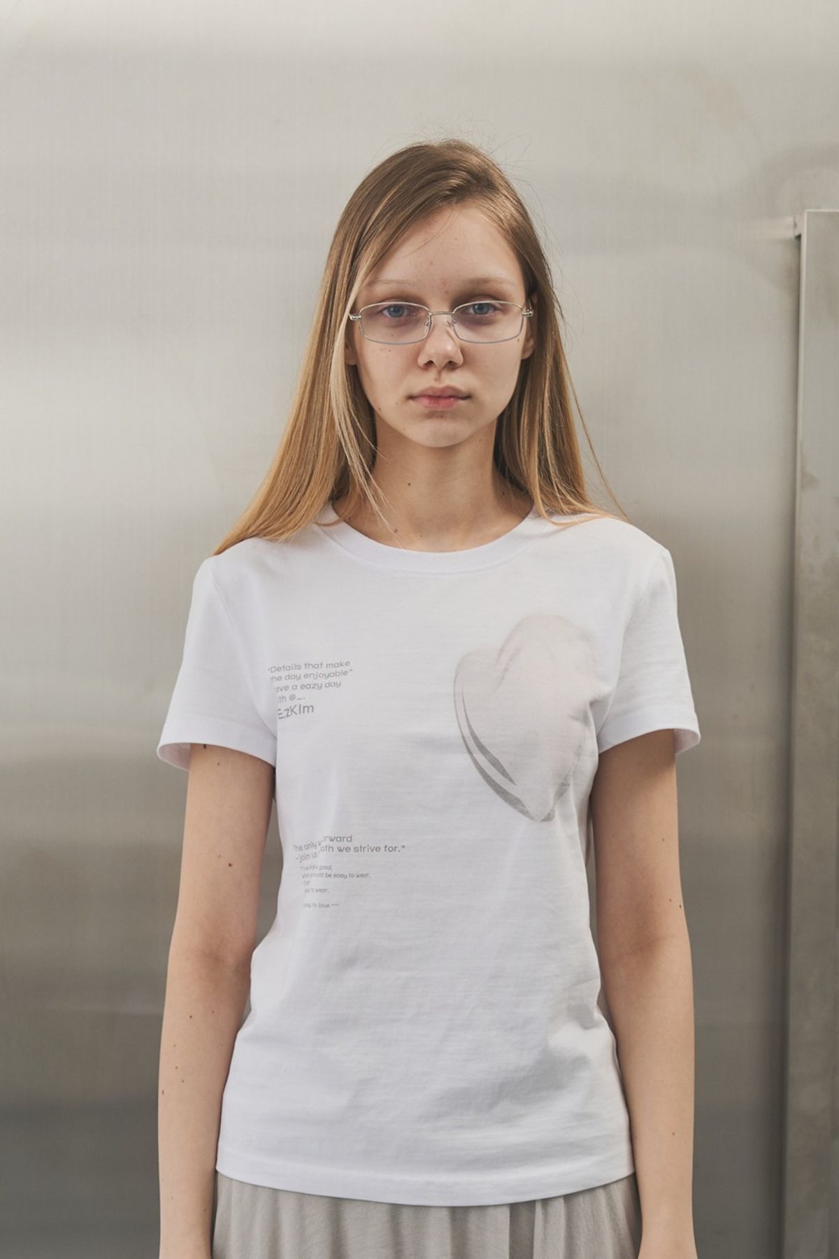 이지킴(EZKIM) HEART PRINT T-SHIRT