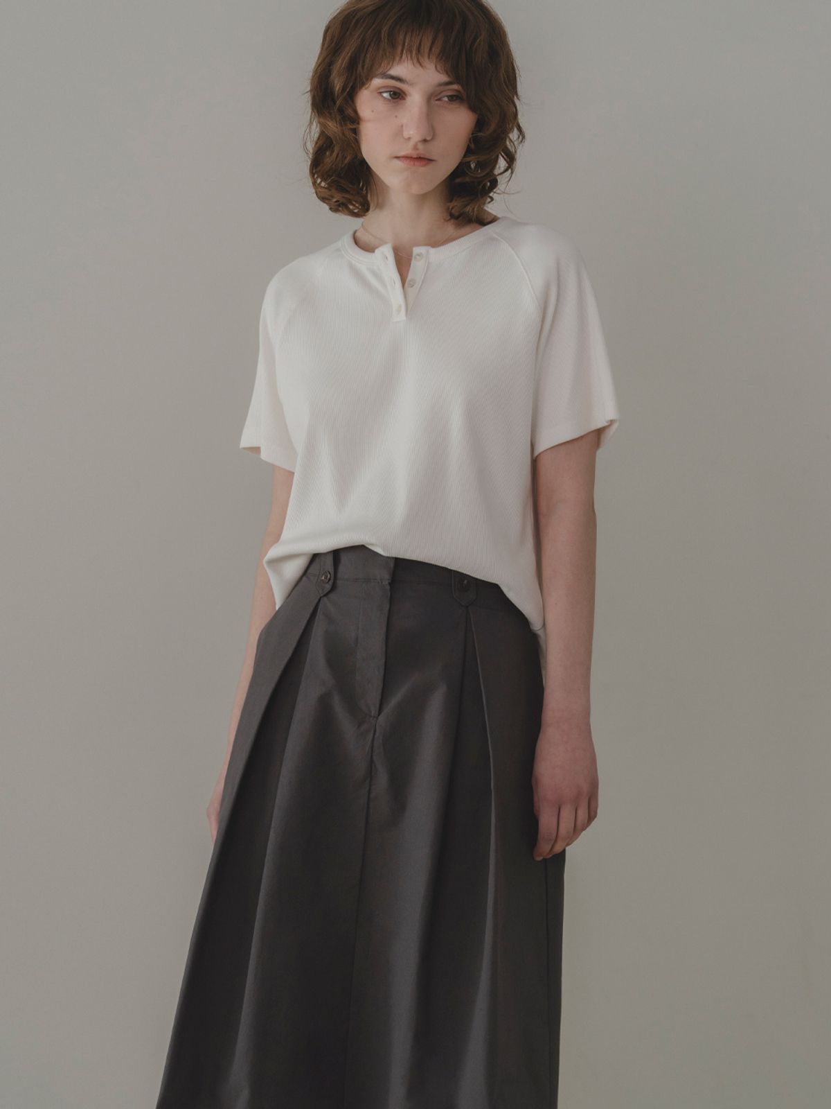 더미튼(THEMITTEN) Button half t-shirt (ivory)