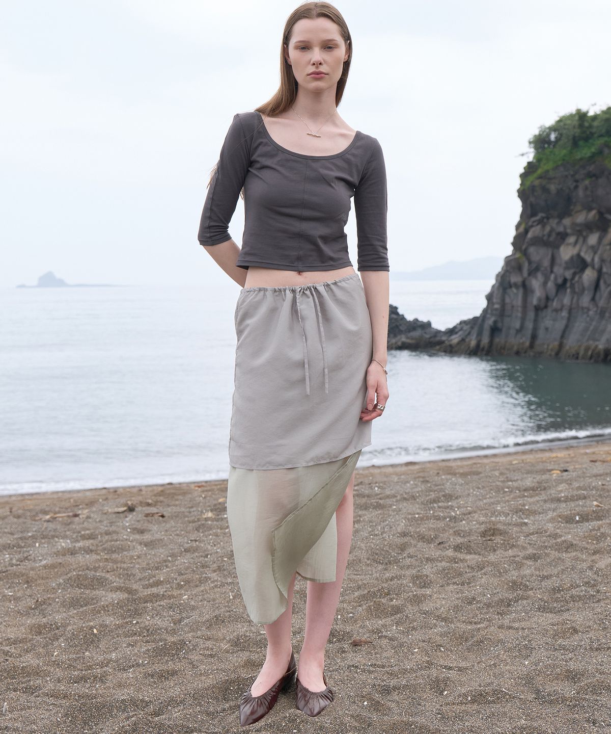 노이어 포 우먼(NOIRER FOR WOMAN) 리버시블 레이어드 스커트 (애쉬드카키)