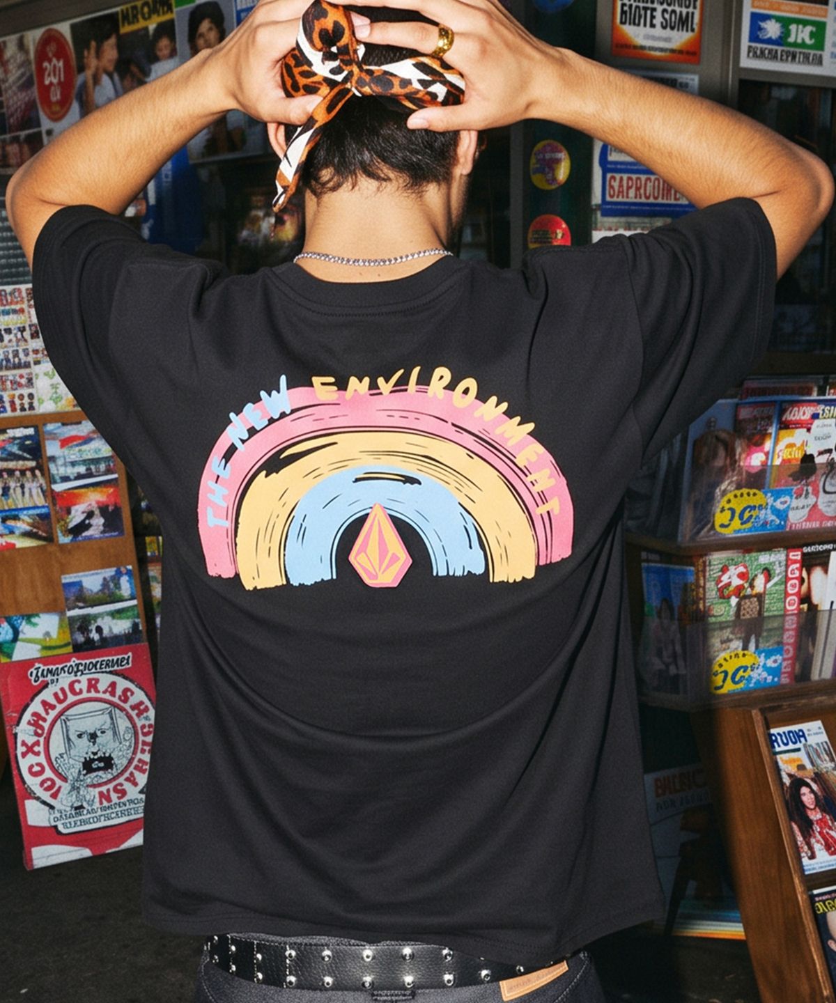 볼컴(VOLCOM) 레인보우 라운드 티셔츠 (블랙)