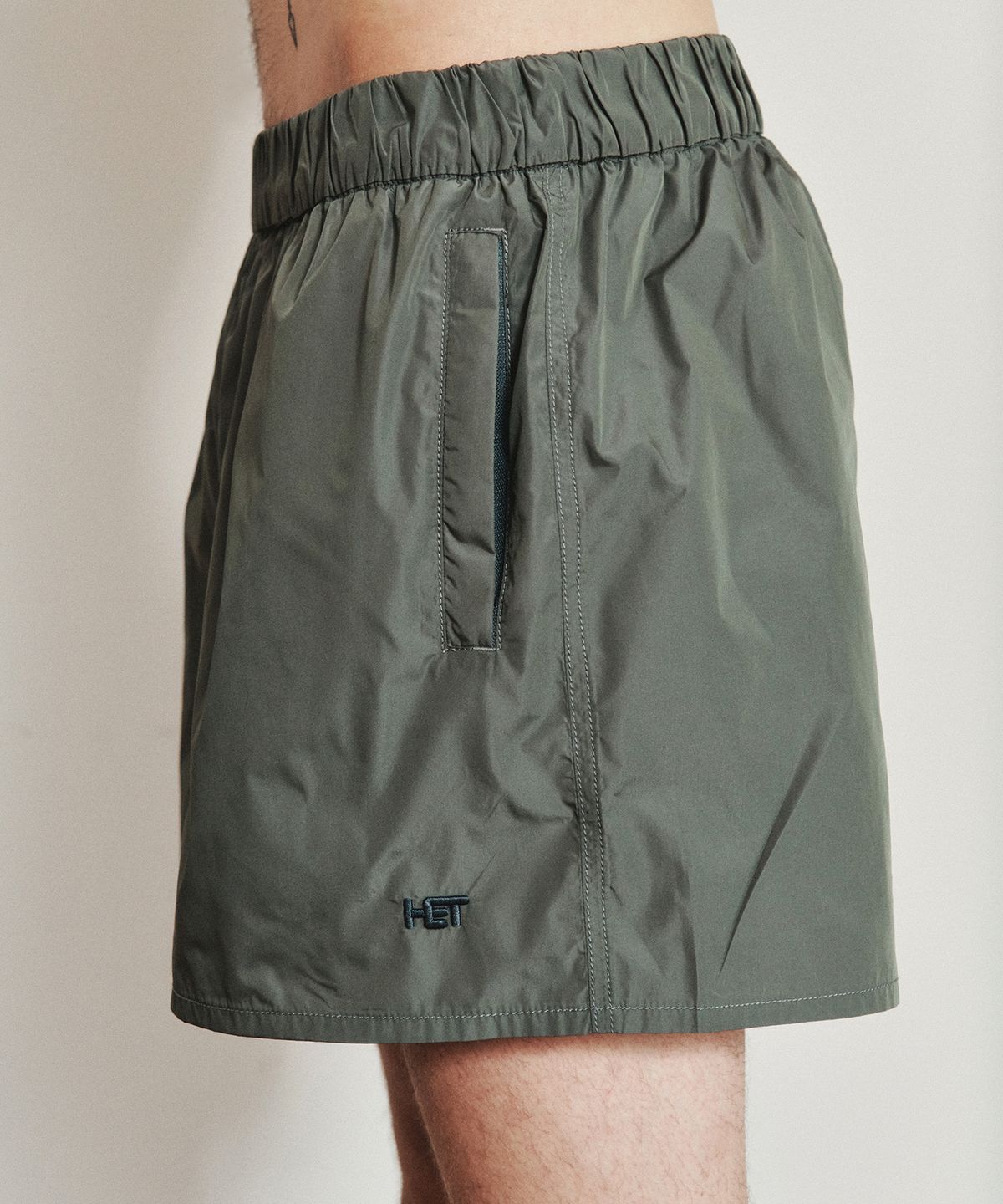 호이테(HEUTE) HET SUNSHINE LOGO SWIM SHORTS (KHAKI)