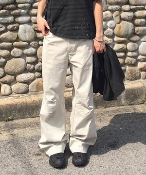 다트 디테일 플레어 팬츠_샌드베이지