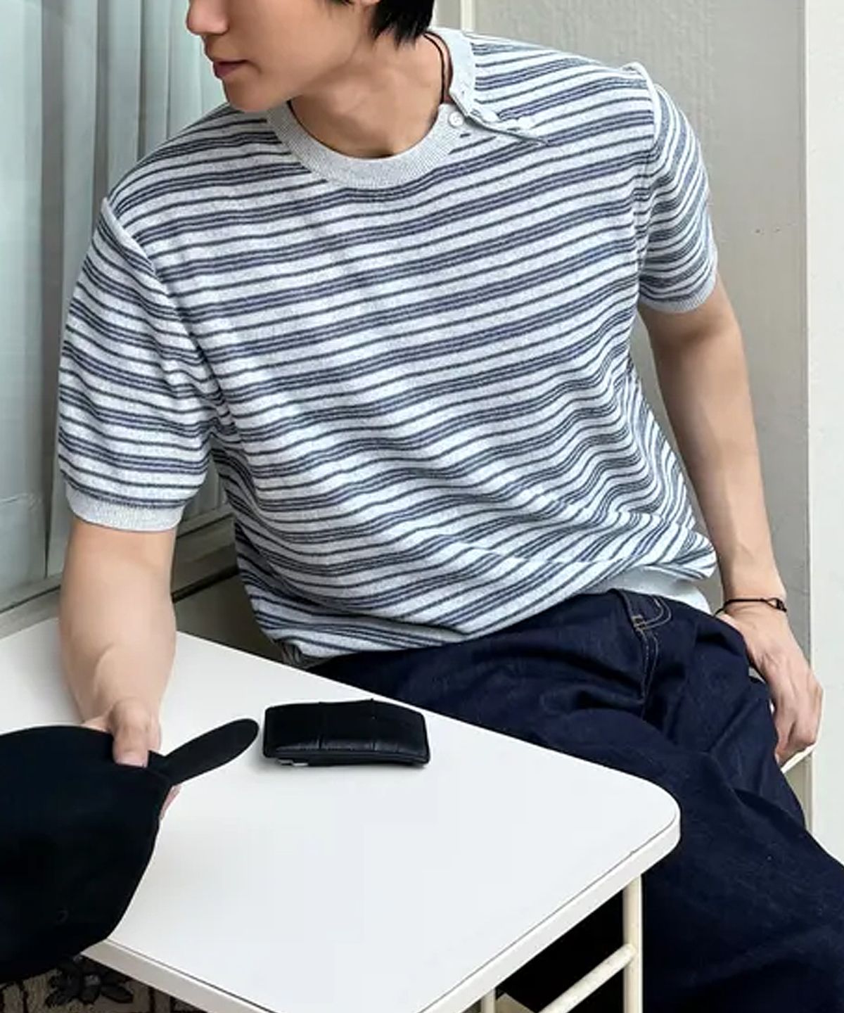 인템포무드(INTEMPOMOOD) 하프 위트 버튼 스트라이프 니트_그레이