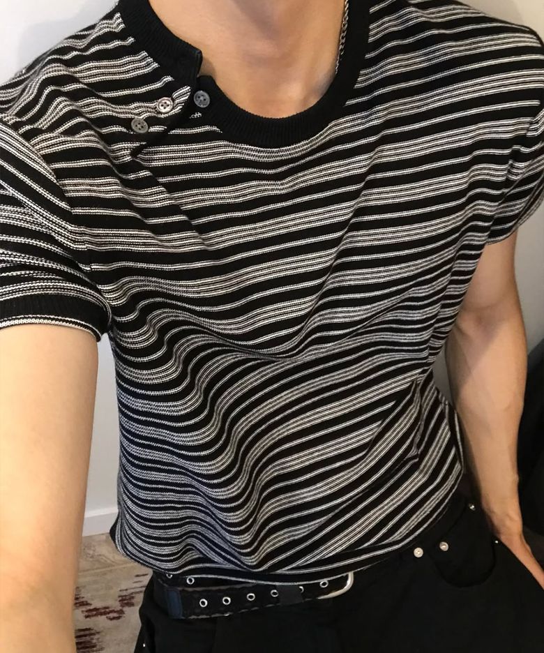 하프 위트 버튼 스트라이프 니트_블랙