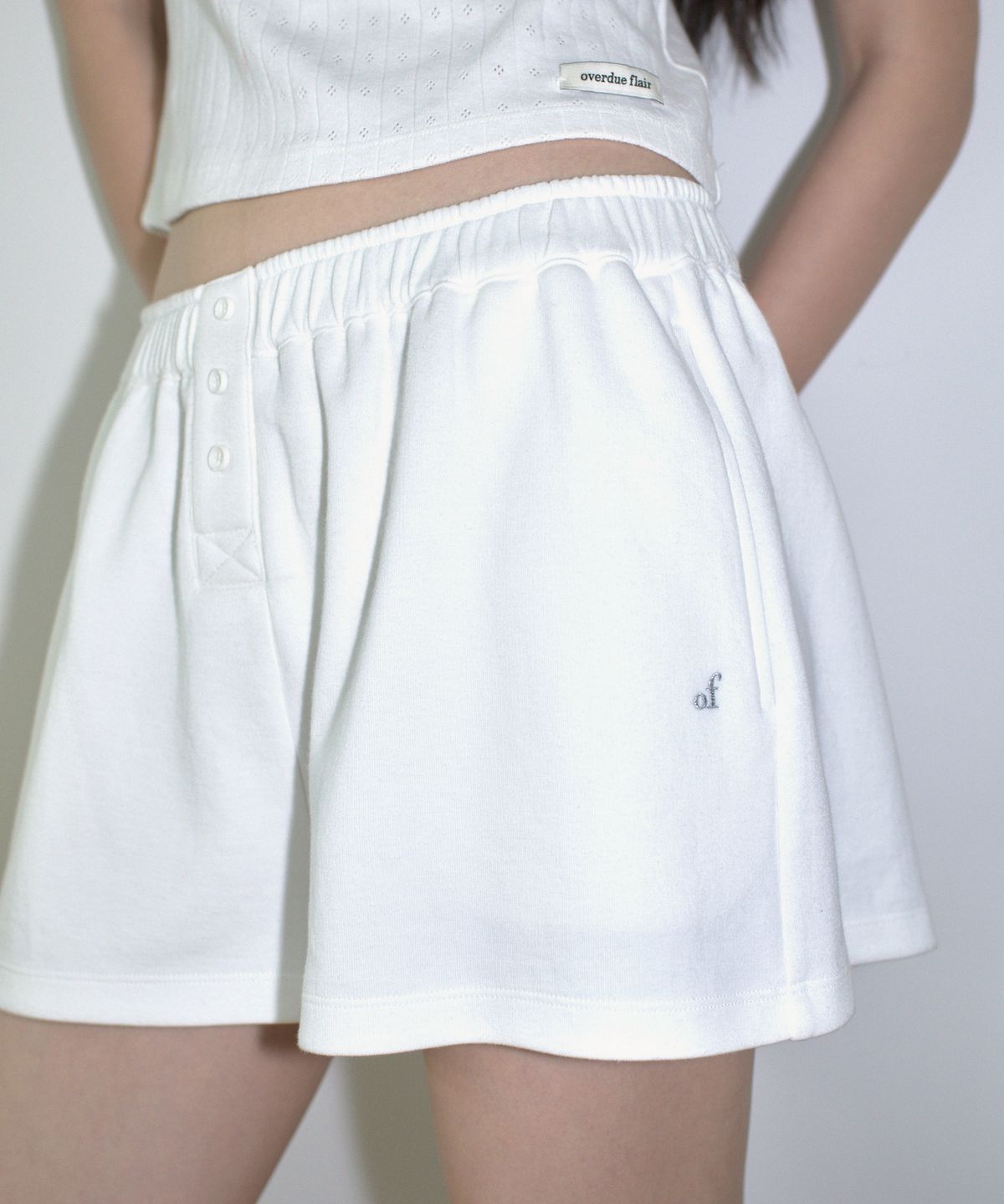 오버듀플레어(OVERDUEFLAIR) BUTTON POINTED SHORTS_IVORY