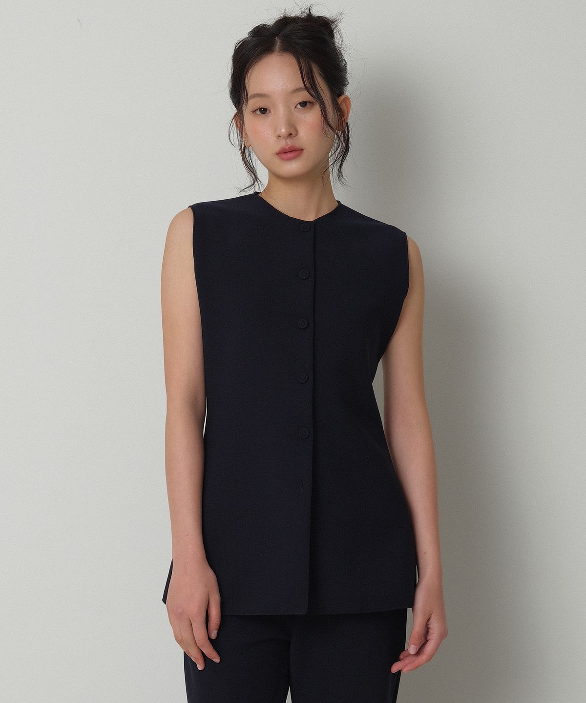 러벤티나(LOVENTINA) 스트레치 슬림핏 베스트_네이비