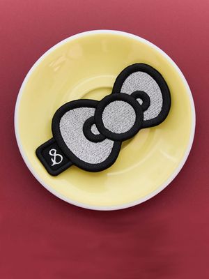 Lucky Hello Kitty Ribbon Embroidery Wappen Platinum