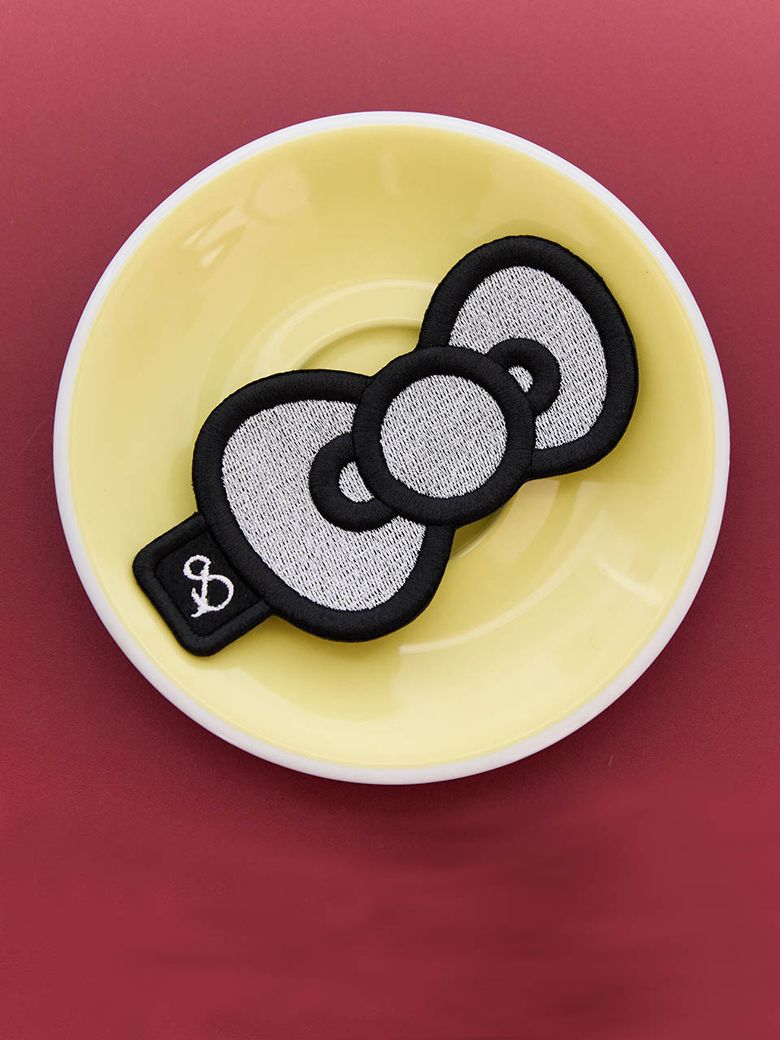 Lucky Hello Kitty Ribbon Embroidery Wappen Platinum