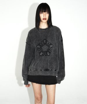 [런웨이] 무궁 아플리케 워싱 스웻셔츠_차콜
