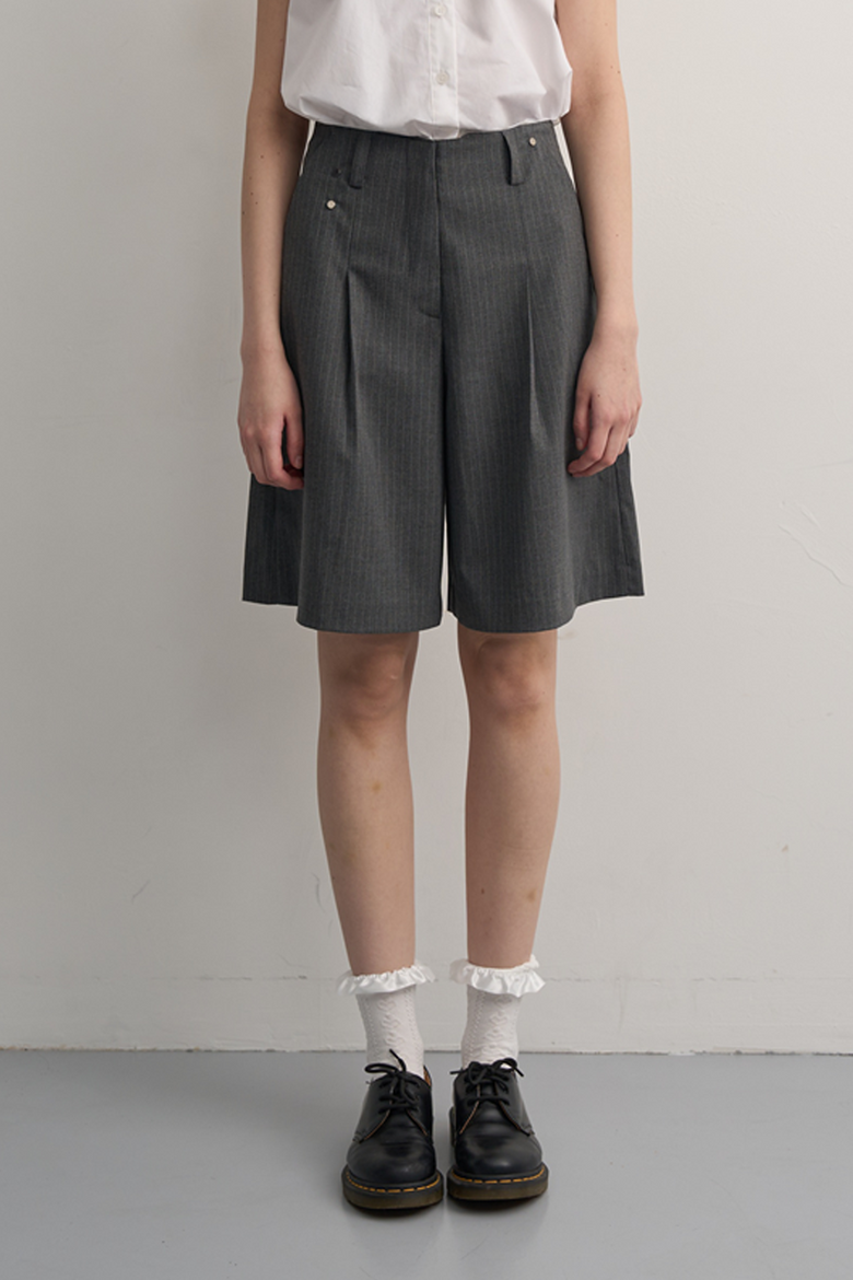 STRIPE RIVET BERMUDA PANTS