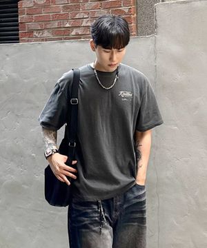 (UNISEX) 피그먼트 팜트리 백로고 그래픽 티셔츠 CHARCOAL