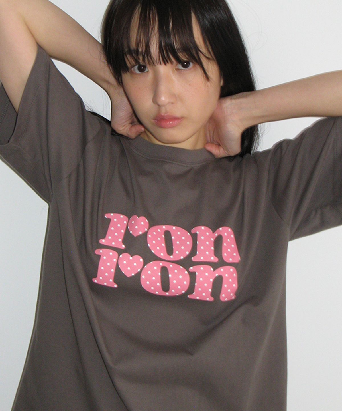 론론(RONRON) DOT LOGO BASIC FIT T SHIRT CHARCOAL