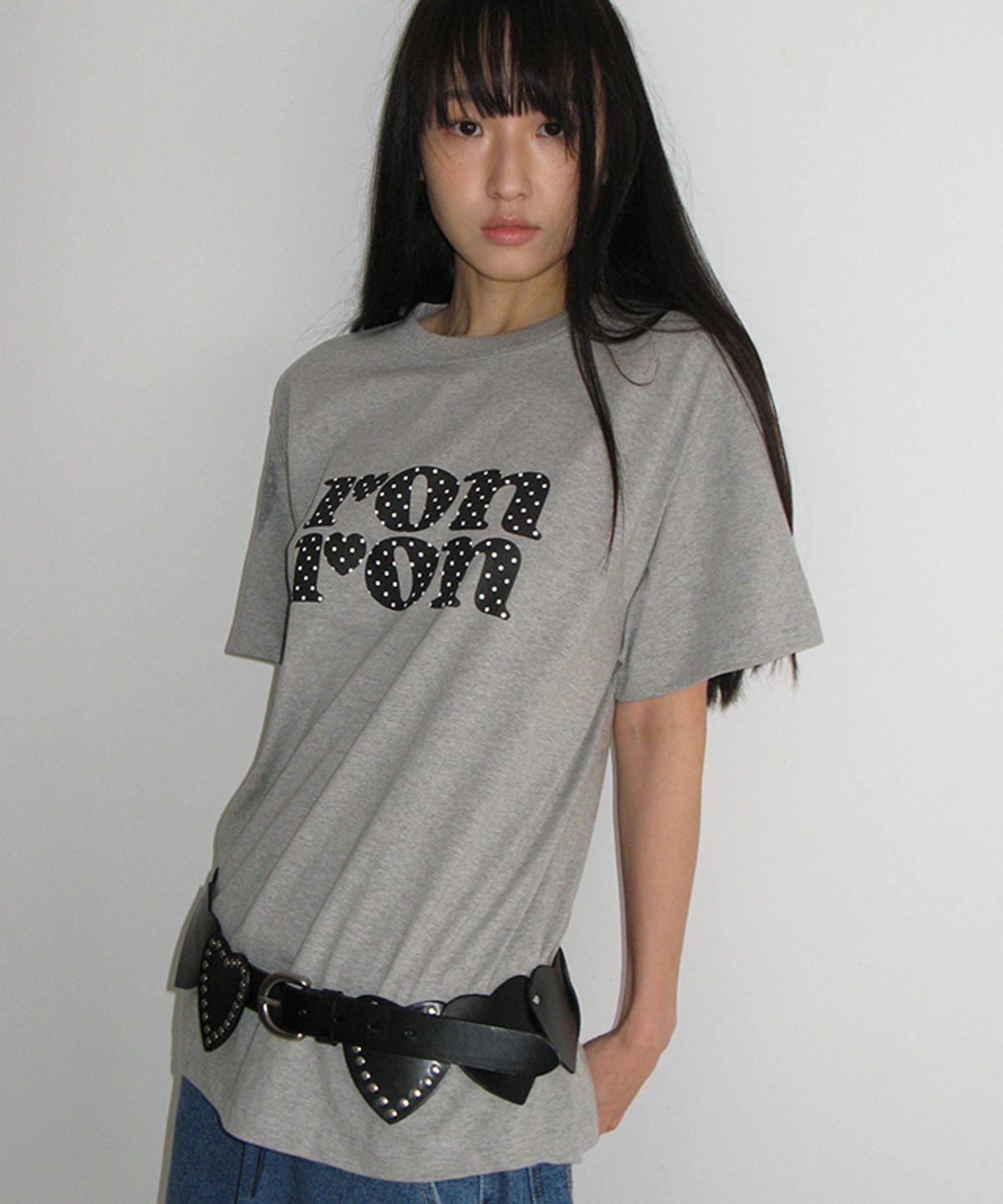 론론(RONRON) DOT LOGO BASIC FIT T SHIRT GREY