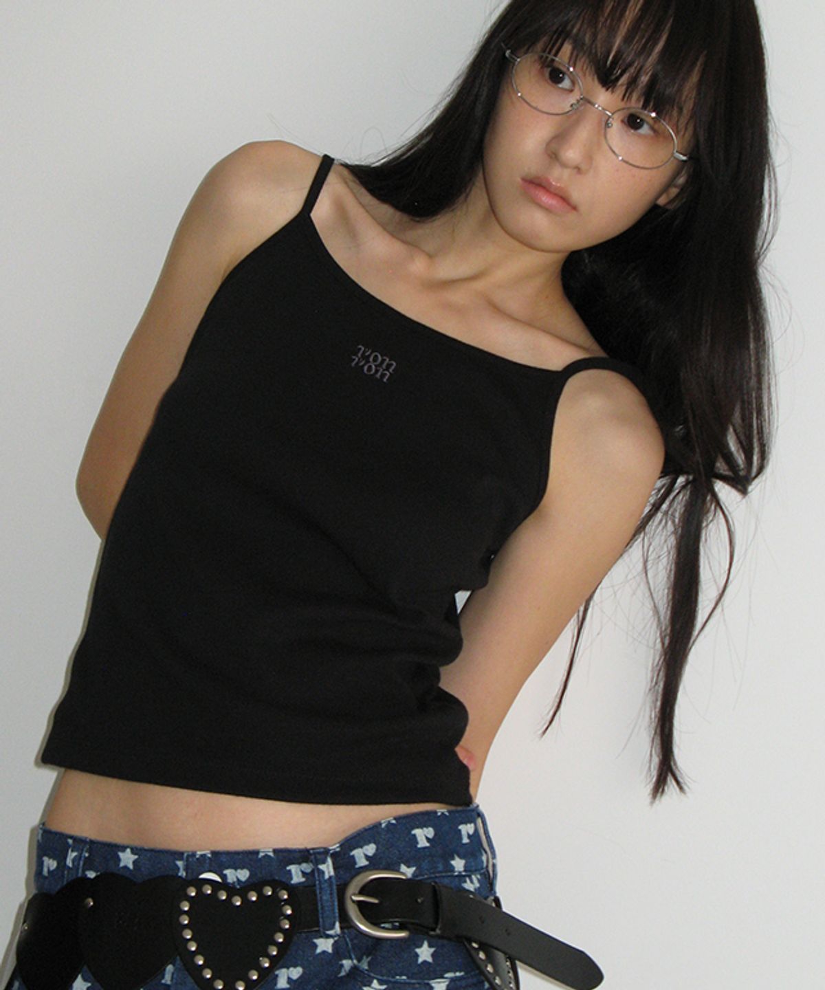 론론(RONRON) SIMPLE LOGO POINT SLEEVELESS BLACK