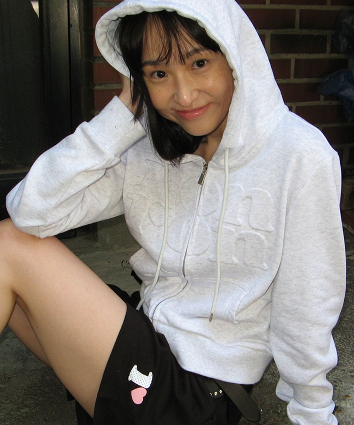 론론(RONRON) EMBOSSED LOGO HOODED ZIP UP WHITE MELANGE
