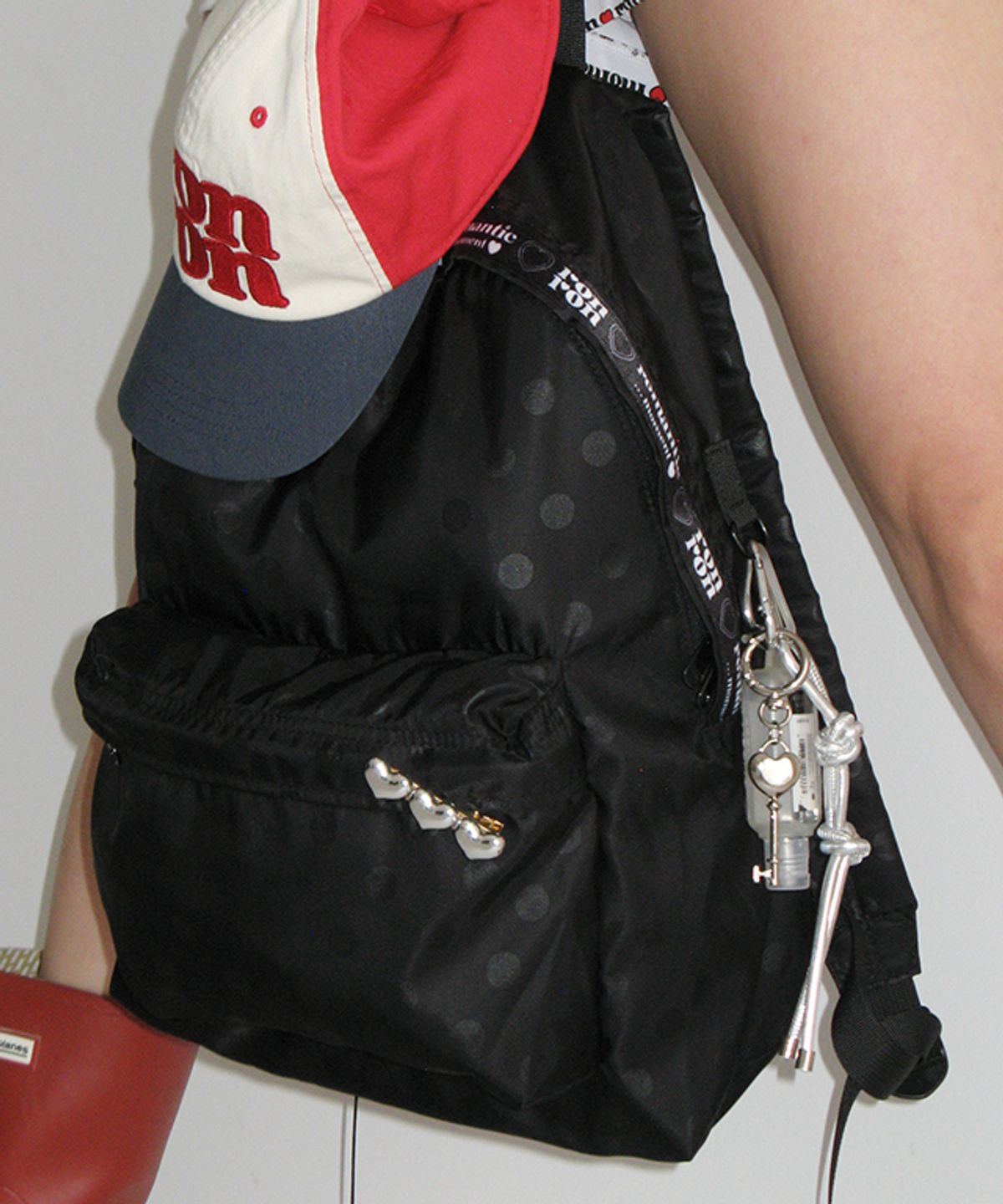 론론(RONRON) MINIMAL LIGHT BACKPACK BLACK DOT