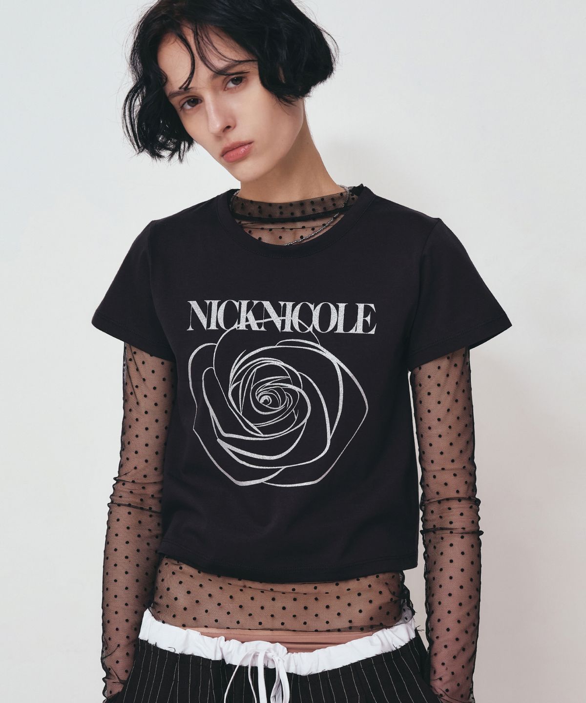 닉앤니콜(NICK&NICOLE) ROSE SIGNATURE CROP TOP_BLACK SILVER