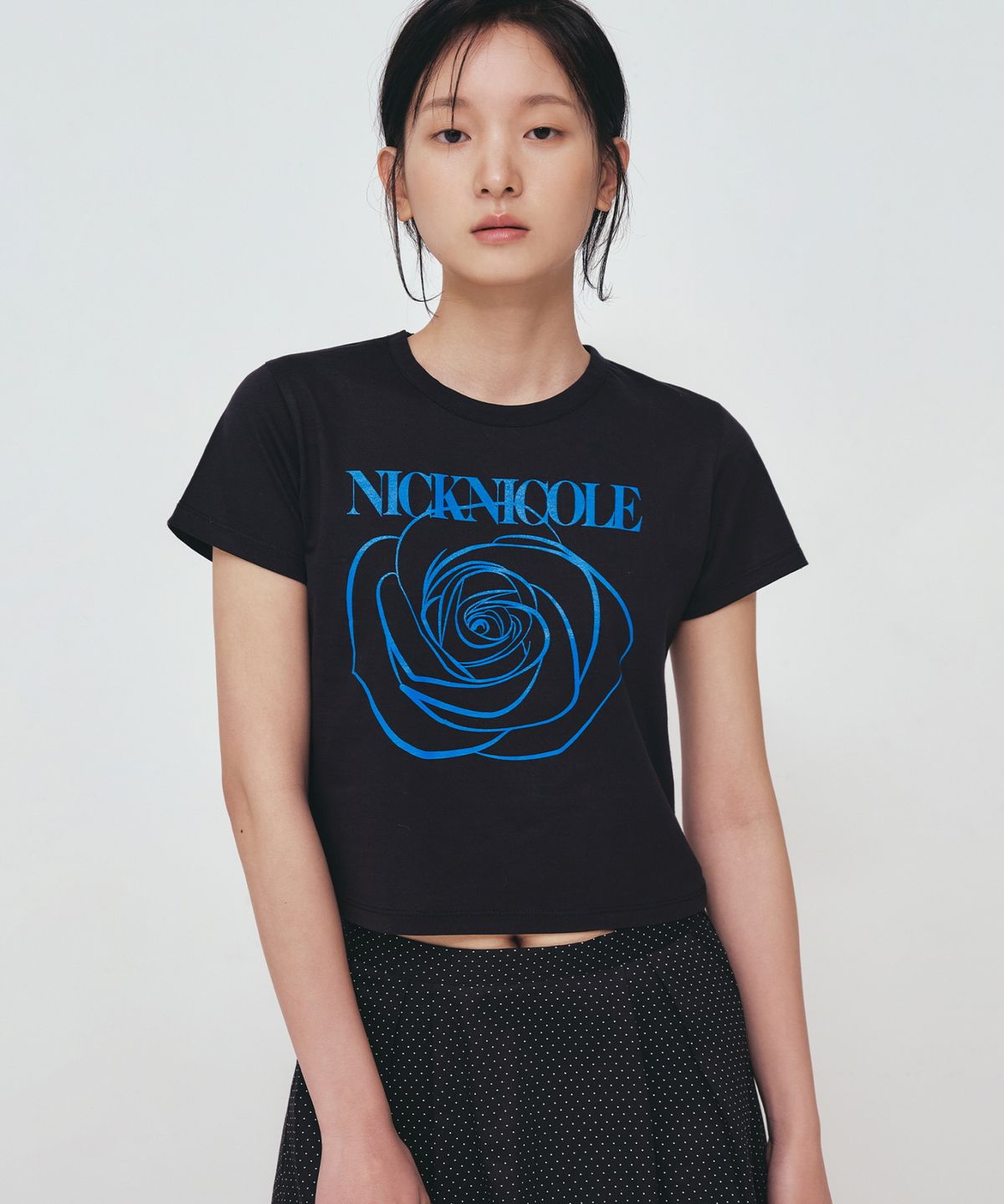 닉앤니콜(NICK&NICOLE) ROSE SIGNATURE CROP TOP_BLACK BLUE