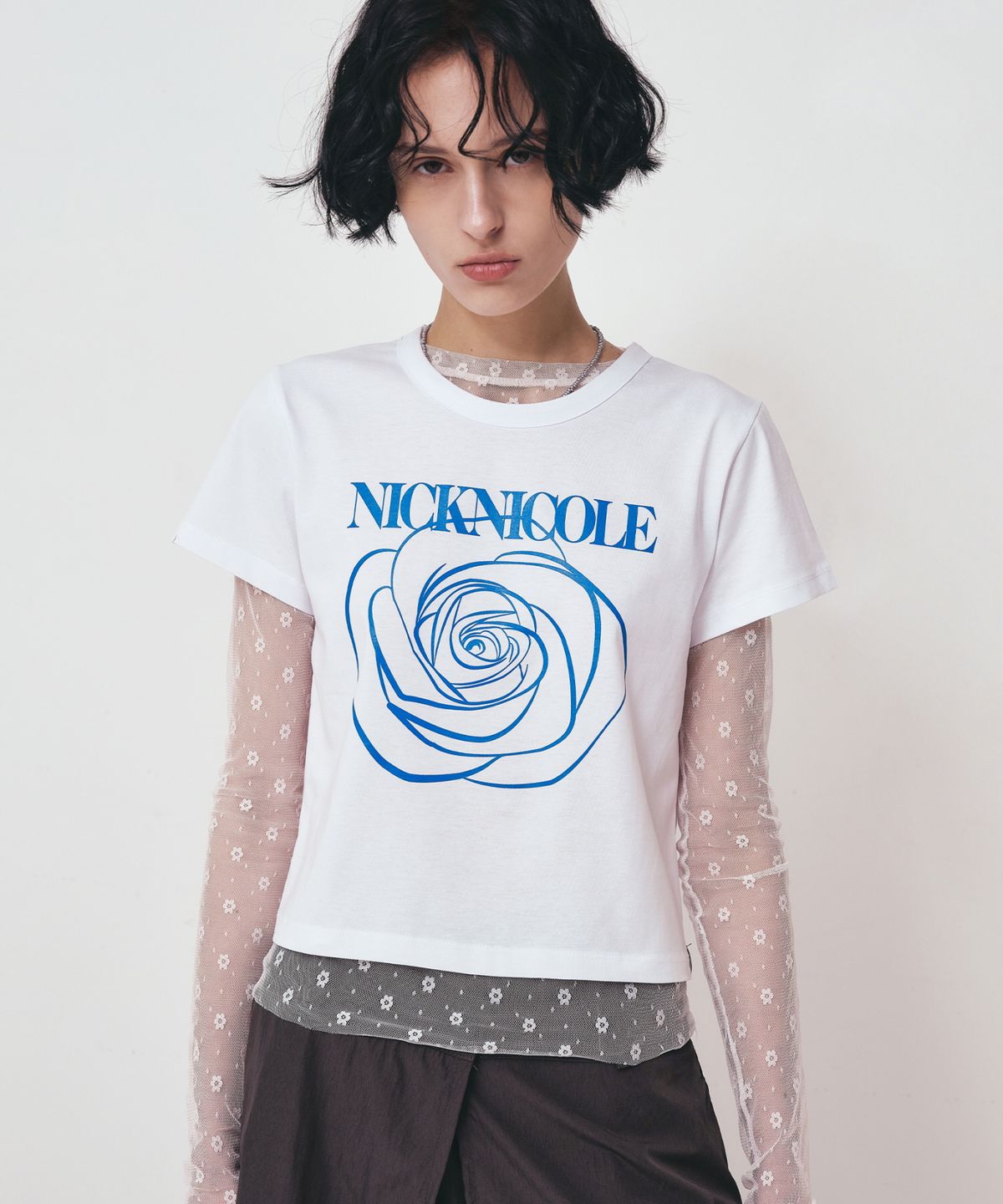 닉앤니콜(NICK&NICOLE) ROSE SIGNATURE CROP TOP_WHITE BLUE