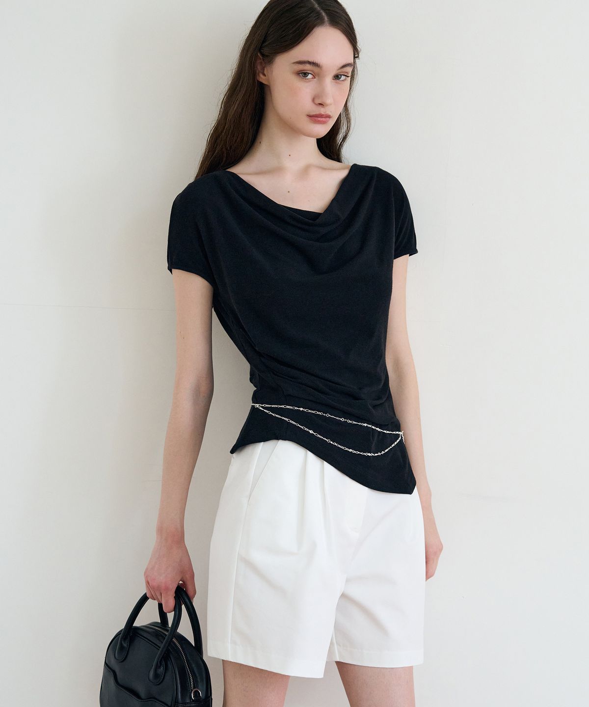 드로우핏 우먼(DRAWFIT WOMEN) 언발란스 턱 드레이피 티셔츠 [BLACK]