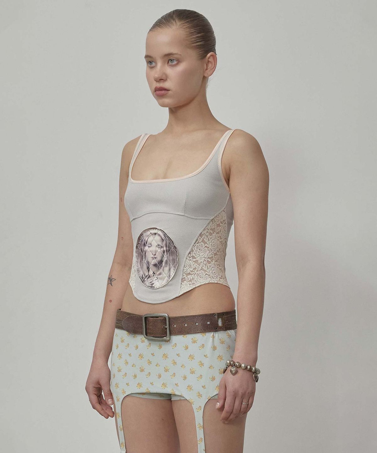 스컬프터(SCULPTOR) Beaded Maria Top Pale Gray