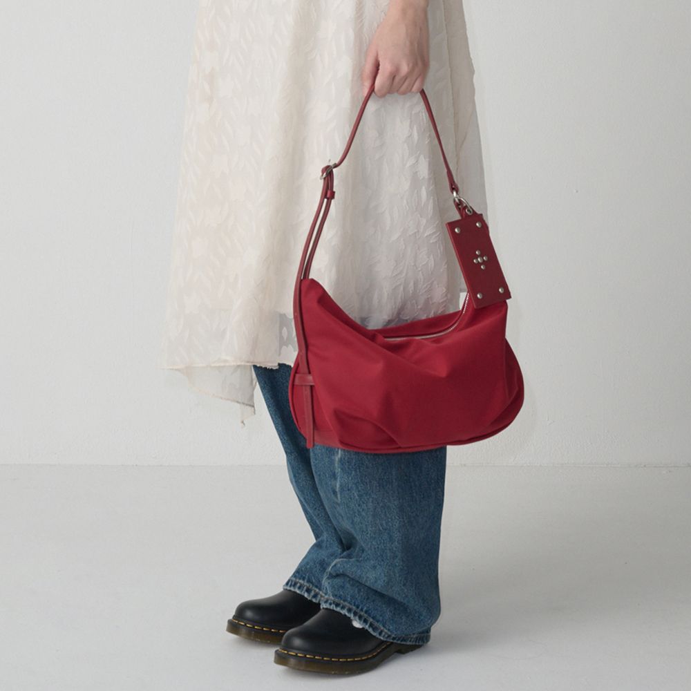 【FIND KAPOOR】 Pillow Puffer Bag 30 3色 ★送料関税込み★ MUSINSA公式 | FINDKAPOOR Pillow Puffer Bag 30 Nylon - Butter