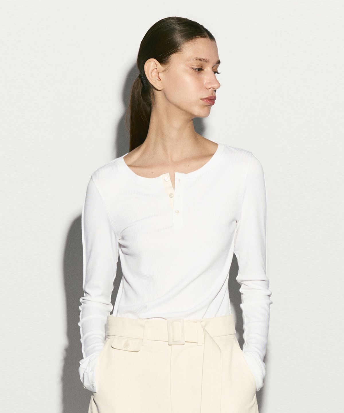 리이(RE RHEE) LONG SLEEVE BUTTON TOP WHITE