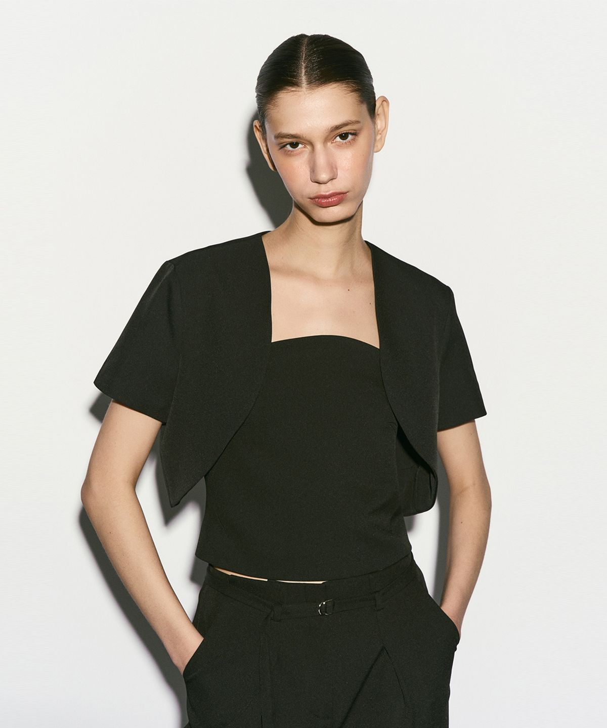 리이(RE RHEE) BOLERO HALF SLEEVED CROPPED JACKET BLACK
