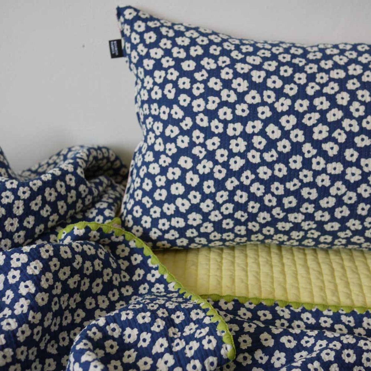 봄봄패브릭스(BOMBOM FABRICS) Triple Cotton blanket (navy flower + pink stripe)