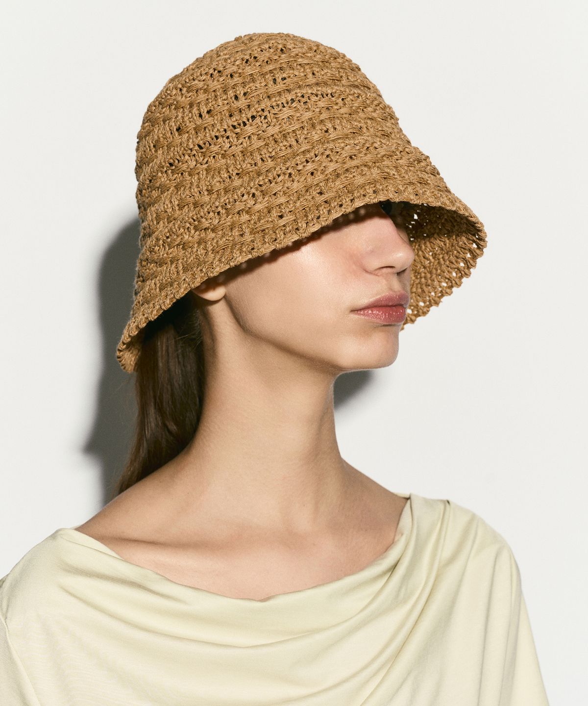 리이(RE RHEE) CROCHET BUCKET HAT SAND