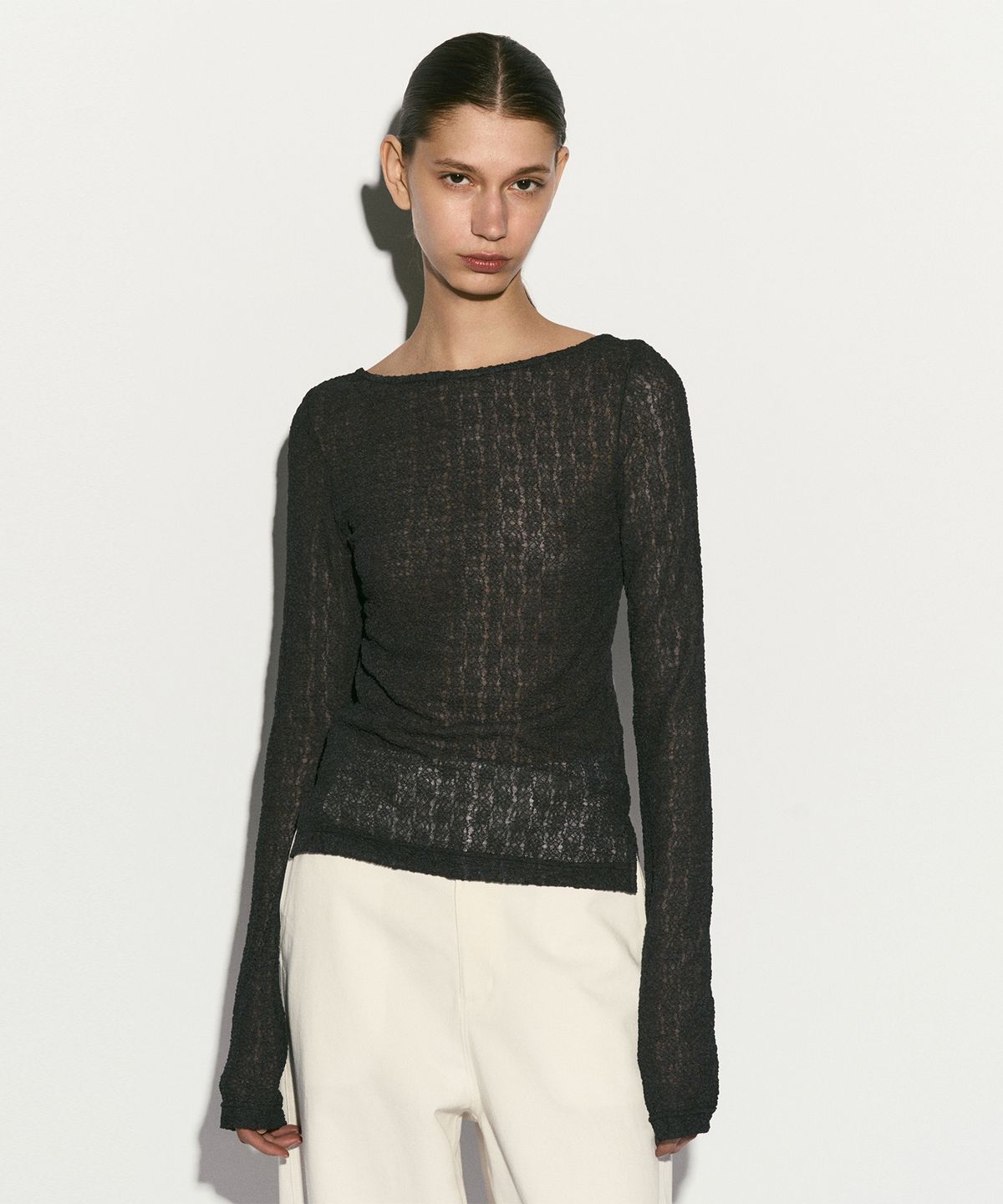 리이(RE RHEE) SEMI-SHEER ROUND NECK TOP