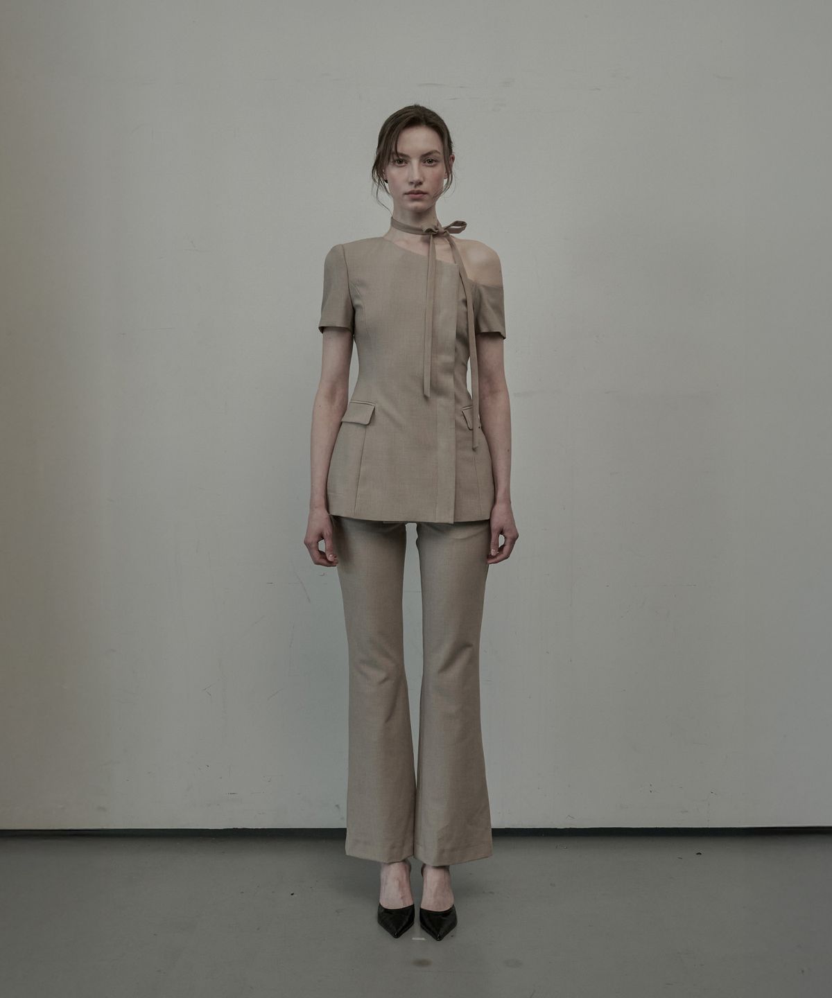 마우솔레움(MAU SOLEUM) Emma Linen Semi Bootcut Slacks - Beige
