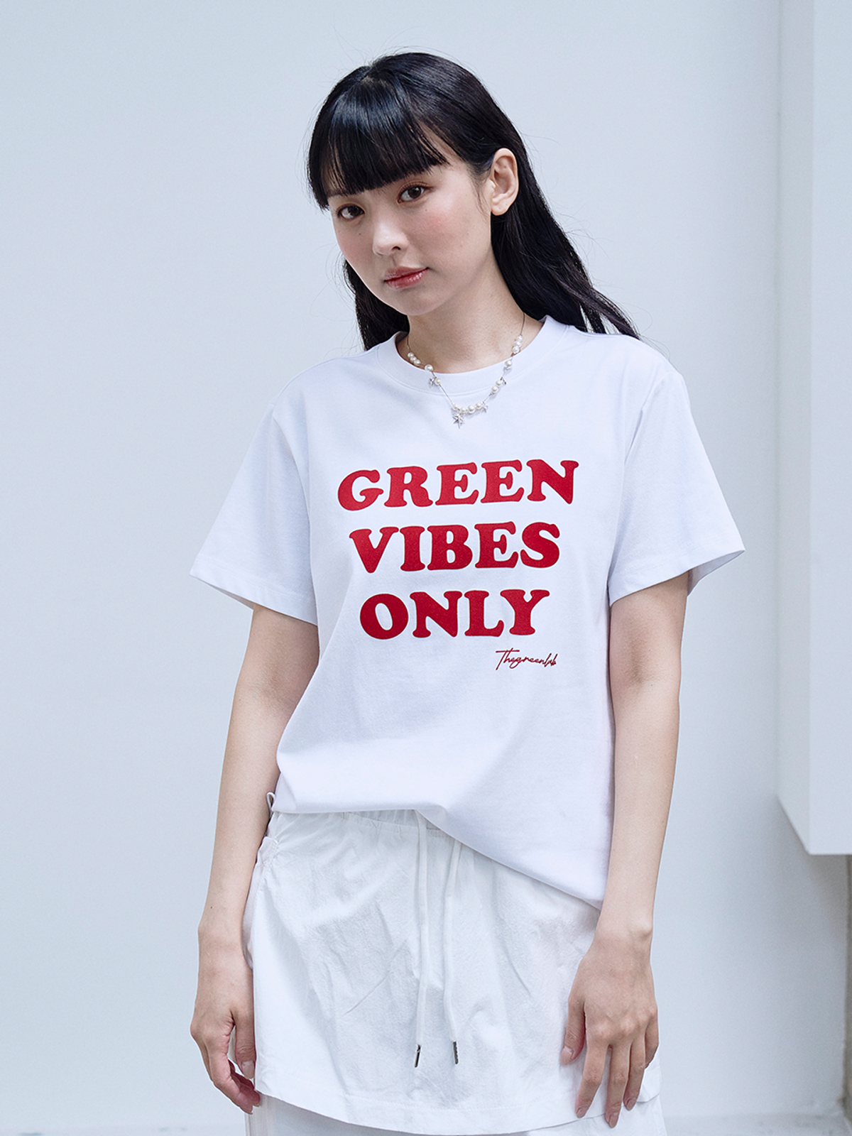 더그린랩(THE GREEN LAB) GREEN VIBES ONLY 텍스처 레터링 반팔 티셔츠 [화이트]