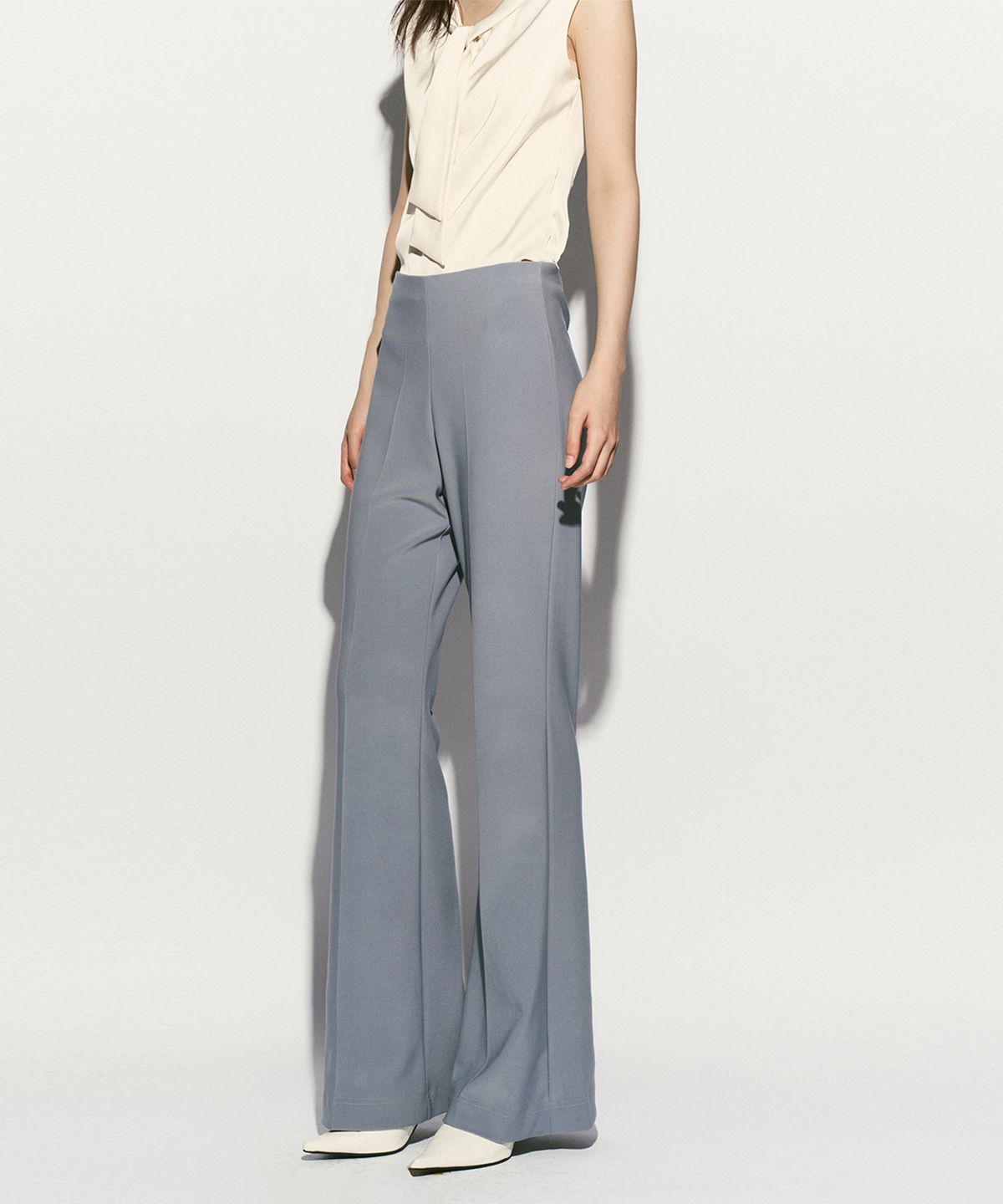 리이(RE RHEE) HIGH-RISE ELASTICATED BOOTCUT PANTS CLOUD