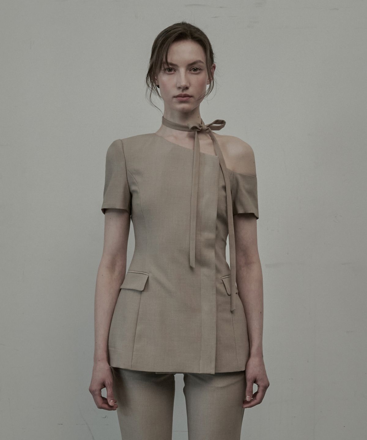 마우솔레움(MAU SOLEUM) Emma String Off Shoulder Half-Sleeve Jacket - Beige