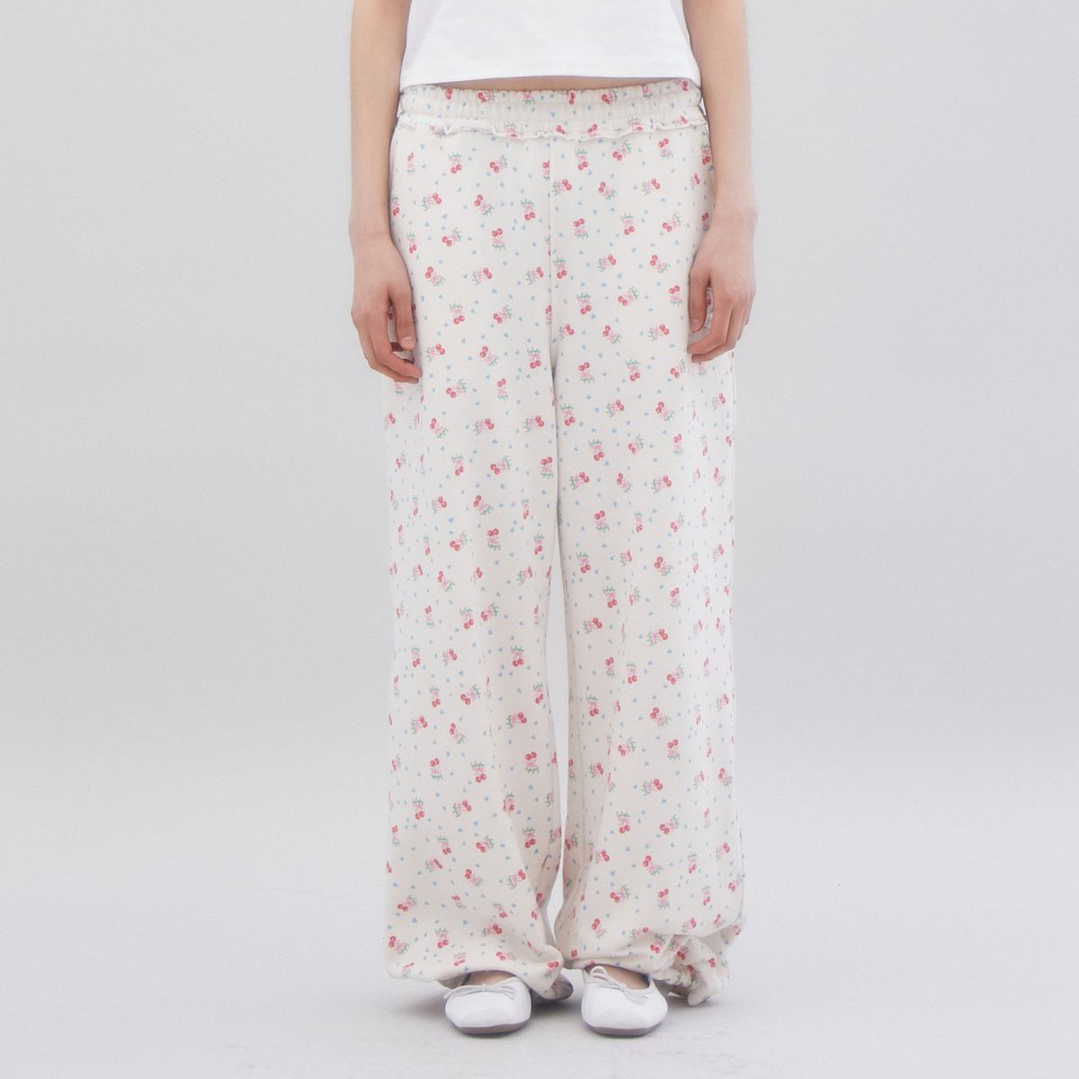 라라폭스(LALAFOX) CHERRY PATTERN SWEAT 프린트 스웻 팬츠 PANTS IVORY BR2CP005