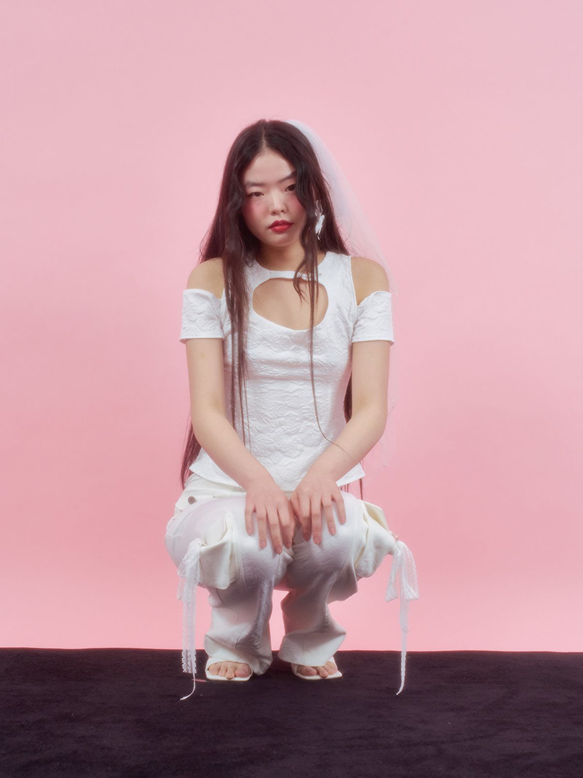 엘프엘프엘프 아카이브스(ELFELFELF ARCHIVES) 로즈 홀터 블라우스 [블랙/아이보리]
