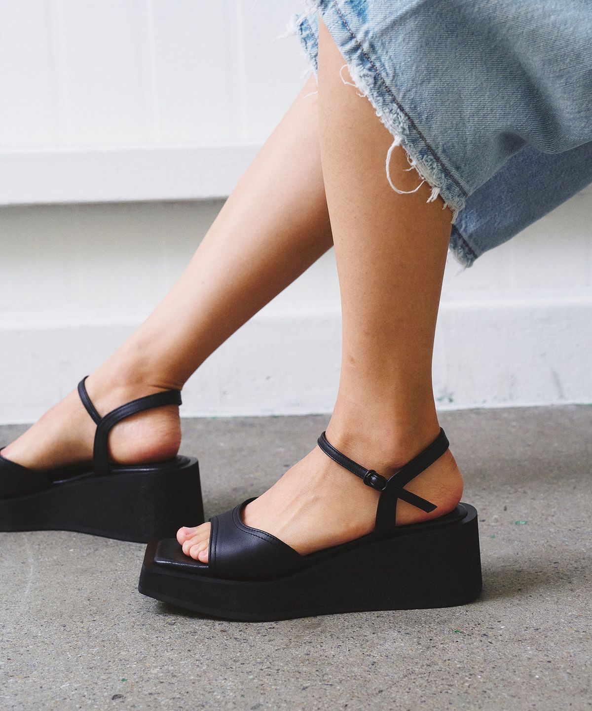 트윗비피(TWVP) Lian Platform Sandals LD  리안 플랫폼샌들 레더 25S83 (2colors)
