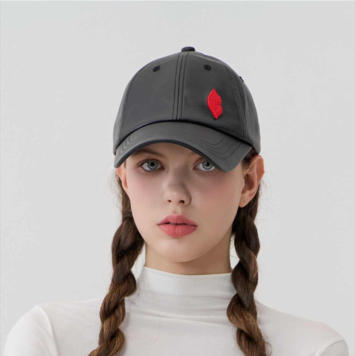바르도(BARDOT) FAUX LAMBSKIN LOGO CAP