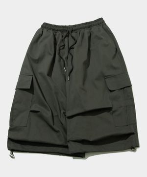 버뮤다 카고 핀턱 스트링 코튼 와이드 밴딩 하프 팬츠[차콜]