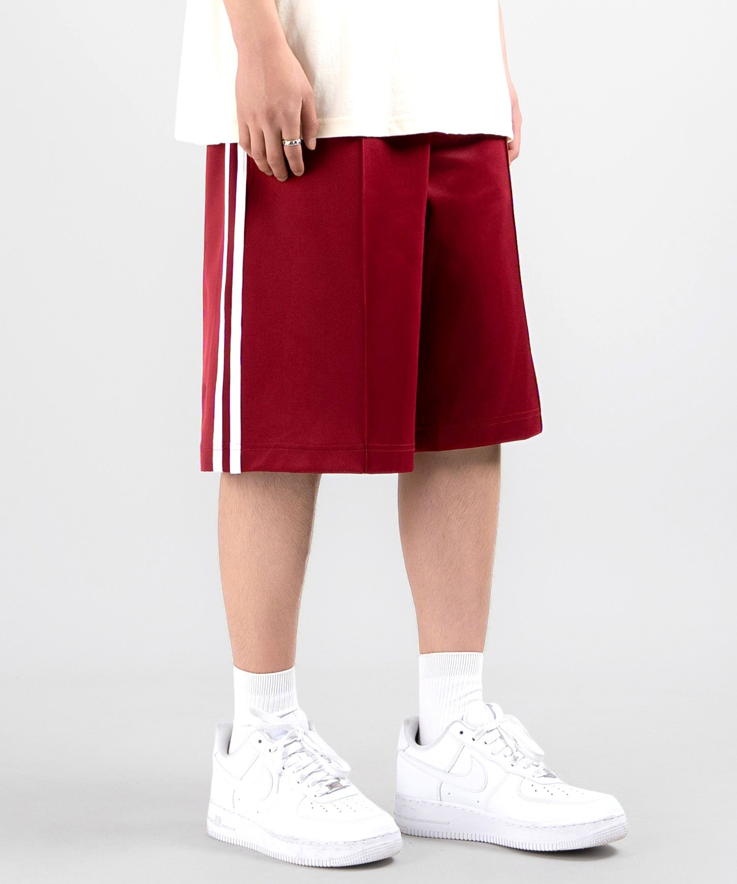 MUSINSA UNDEROFF Wide pin tuck track line bermuda shorts burgundy