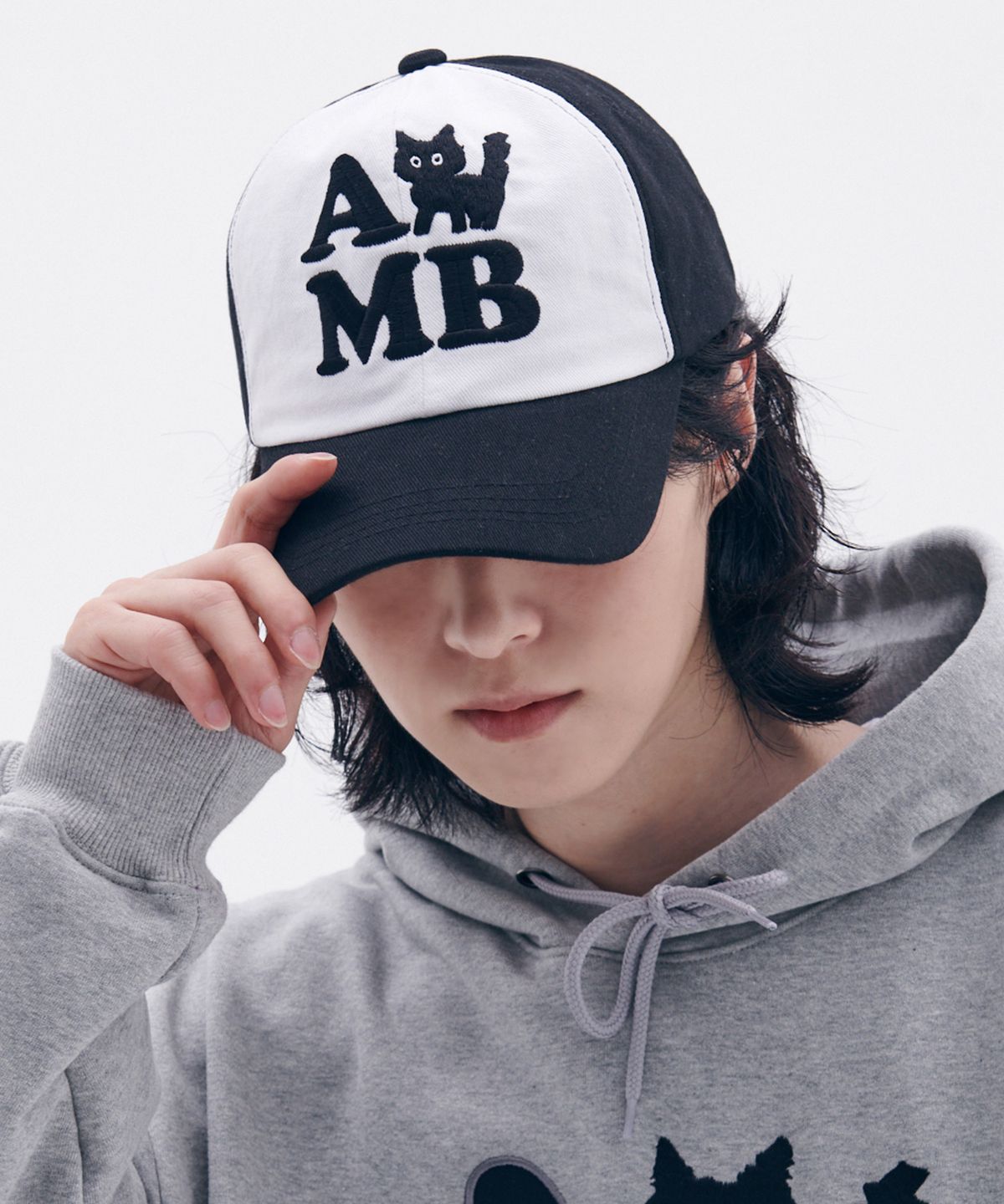 엠블러(AMBLER) AMB cat 자수 볼캡 AH601  (블랙)