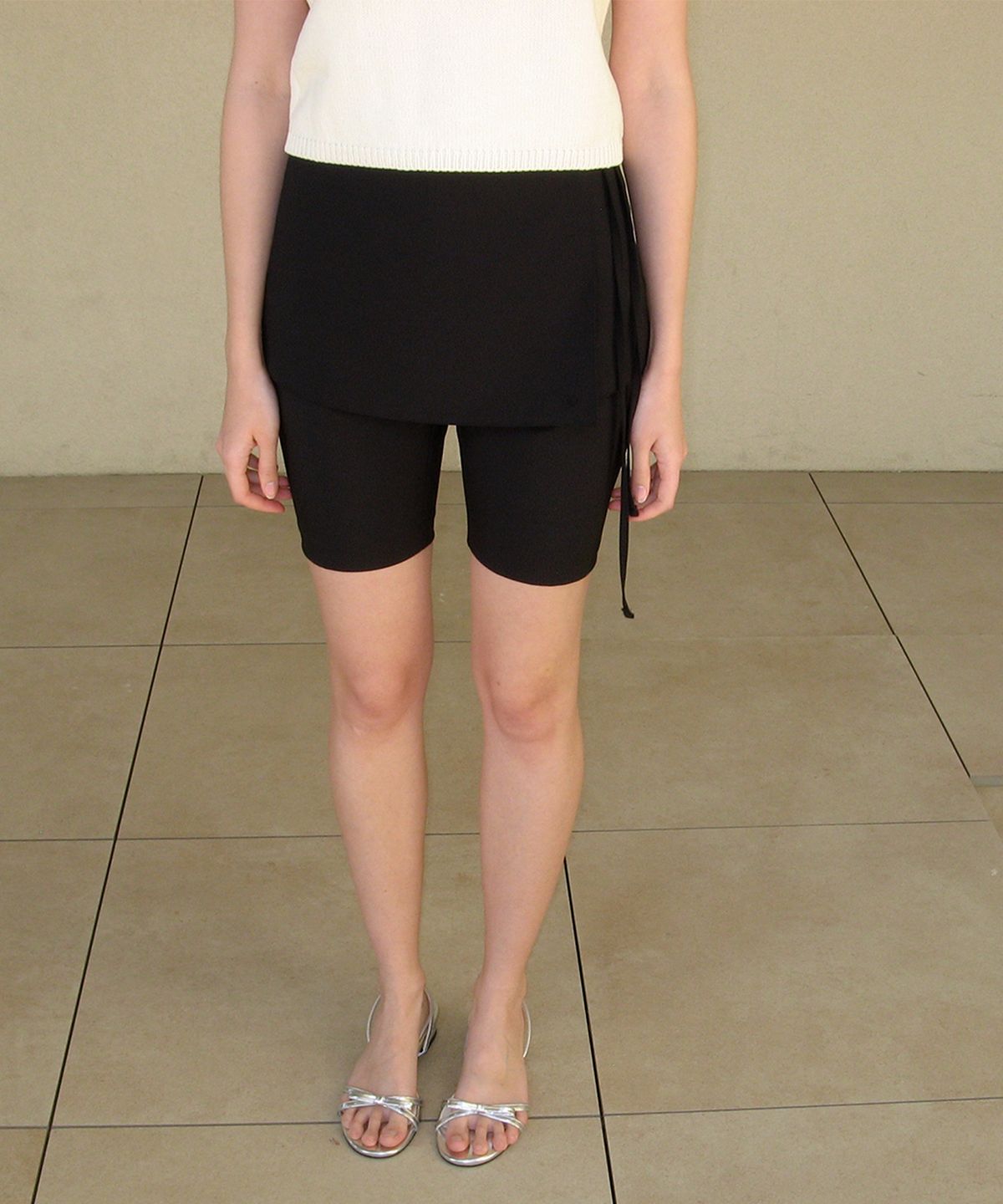 썸웨어버터(SOMEWHEREBUTTER) Biker Layered Skirt Pants - Black