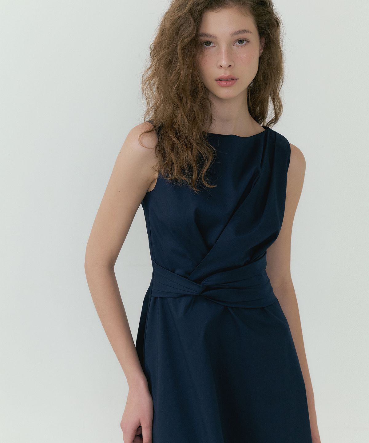루시르주(LUCIR ZU) Waist-Twisted Sleeveless Dress (navy)