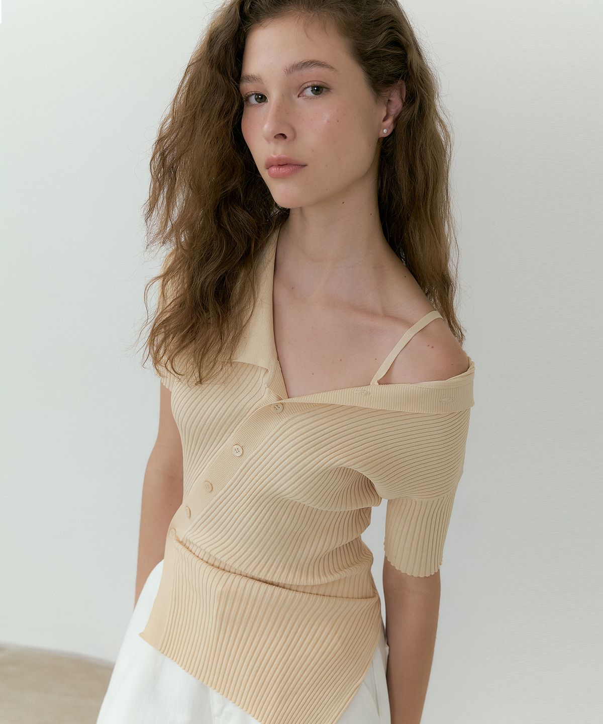 루시르주(LUCIR ZU) Diagonal Collar Knit (cream)