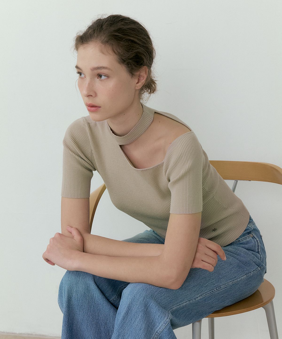 루시르주(LUCIR ZU) Cut off half-turtleneck Knit (beige)