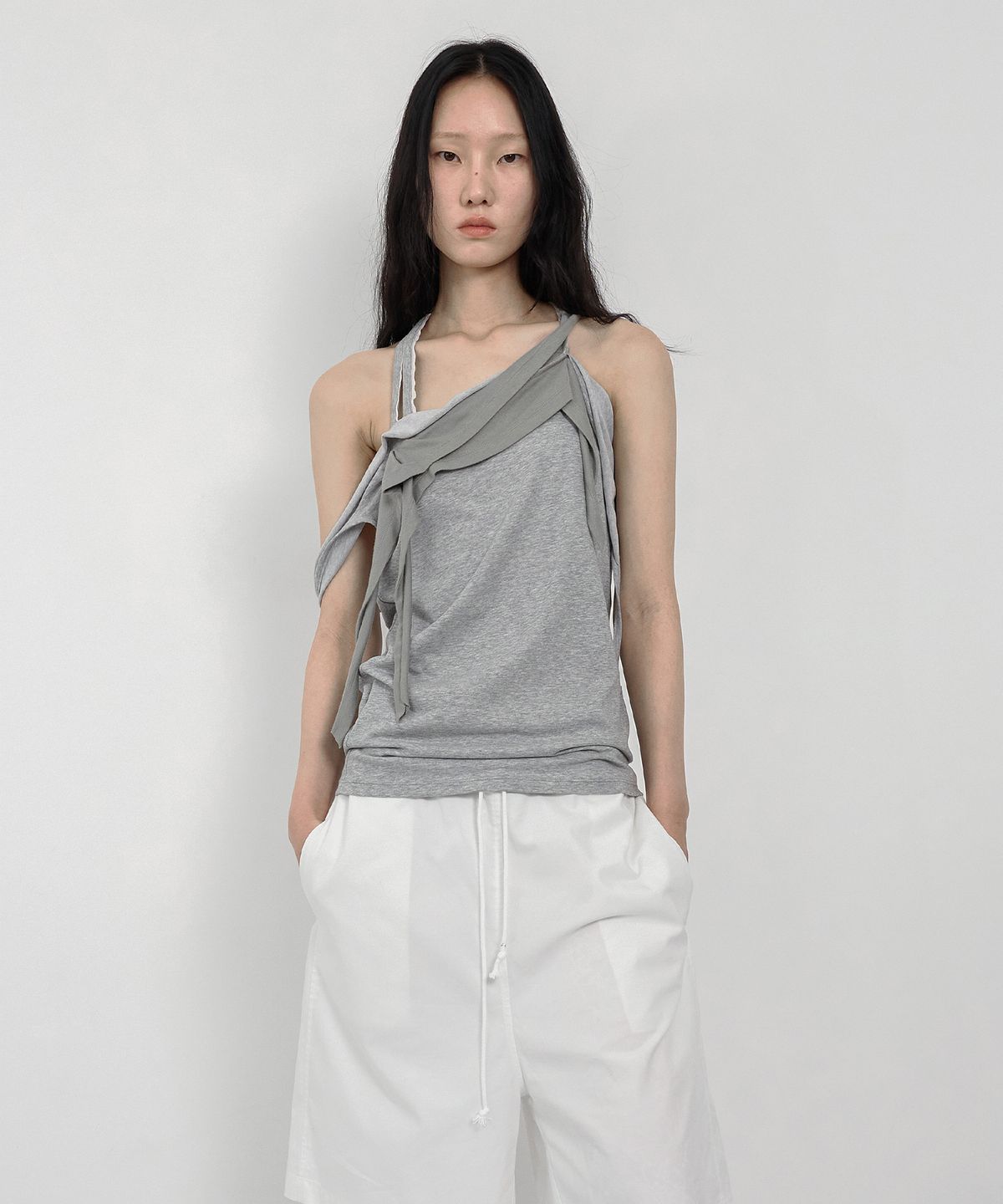 나체(NACHE) RAWCUT HALTER SLEEVELESS MELANGE GRAY